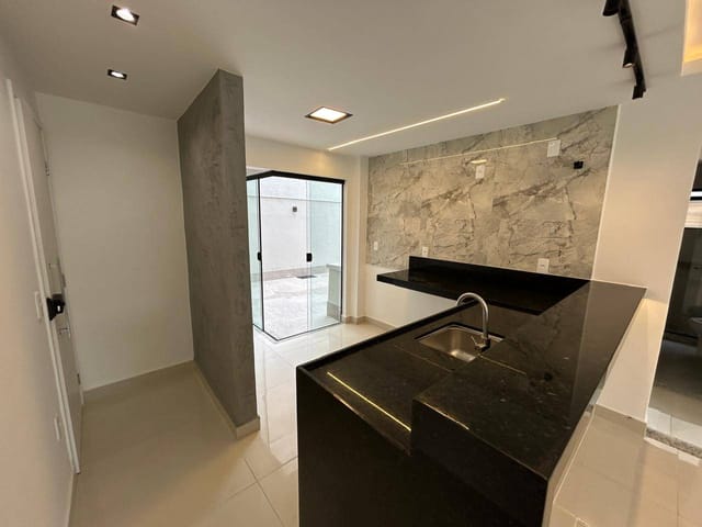 Apartamento 2 quartos e 2 banheiros, à venda, no bairro Barroco (Itaipuaçu) em Maricá