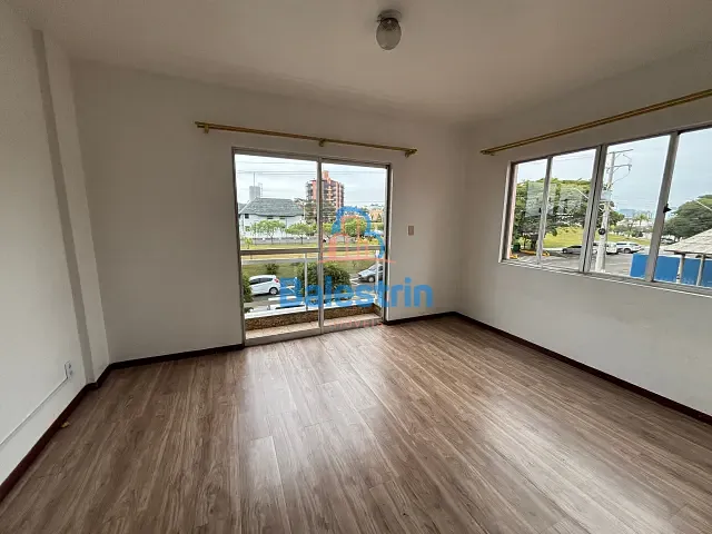 Apartamento 3 quartos e 3 banheiros, para alugar, no bairro Centro em Fraiburgo