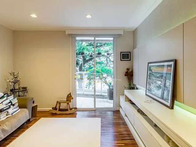 Apartamento com 230m² 3 quartos e 5 banheiros, à venda, no bairro Vila Ipojuca em São Paulo