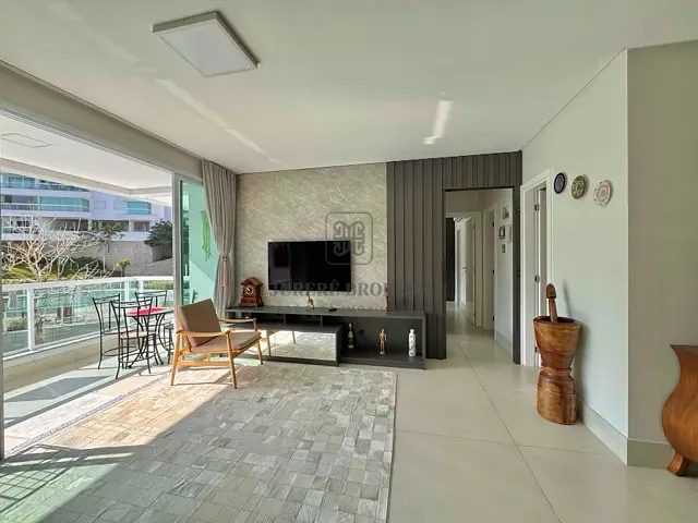 Apartamento com 125m² 2 quartos e 3 banheiros, à venda, no bairro Jurerê em Florianópolis