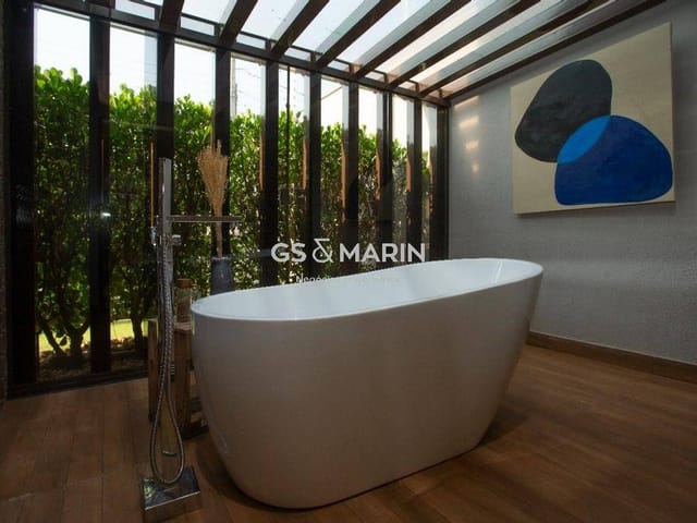 Casa com 540m² 3 quartos e 4 banheiros, à venda, no bairro Parque Residencial Alcântara em Londrina