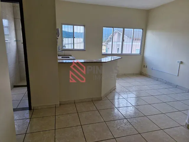 Apartamento 1 quarto e 1 banheiro, à venda ou para alugar, no bairro Itaipu em Niterói