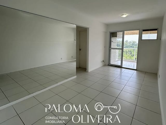 Apartamento 2 quartos e 1 banheiro, à venda ou para alugar, no bairro Jacarepaguá em Rio de Janeiro
