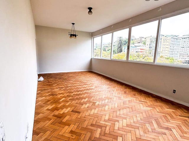 Apartamento à venda, no bairro Centro em Petrópolis