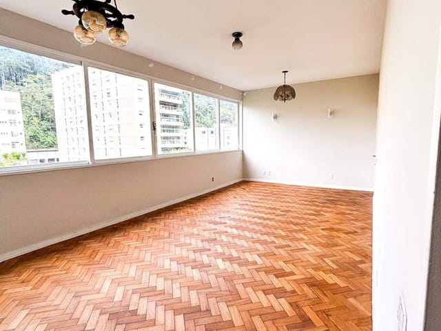 Apartamento à venda, no bairro Centro em Petrópolis
