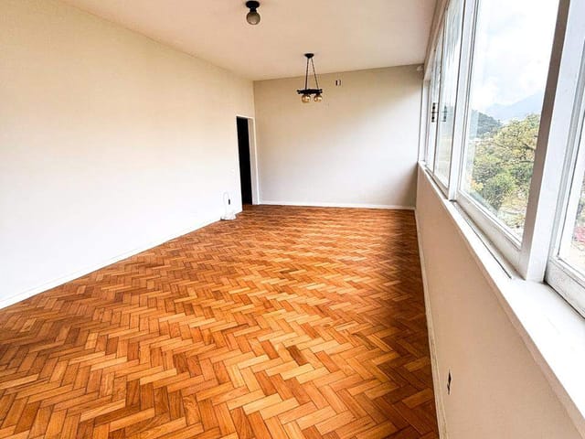 Apartamento à venda, no bairro Centro em Petrópolis