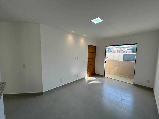 Apartamento 2 quartos e 2 banheiros, à venda, no bairro Jardim Atlântico Central (Itaipuaçu) em Maricá