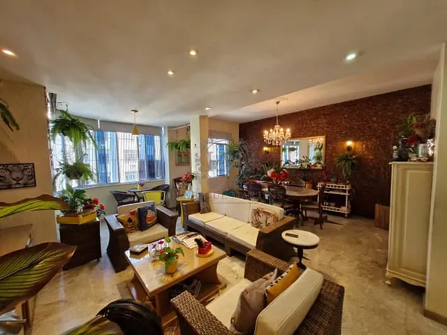 Apartamento com 104m² 2 quartos e 2 banheiros, à venda, no bairro Copacabana em Rio de Janeiro