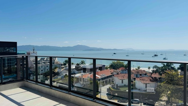 SOFISTICADO E A POUCOS PASSOS DO MAR