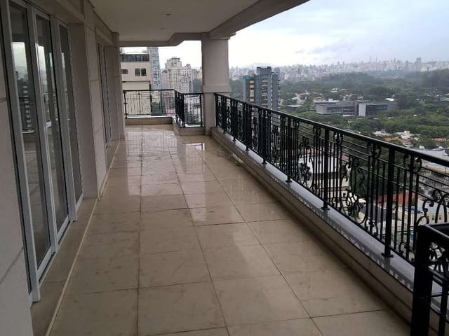Apartamento 4 quartos e 2 banheiros, à venda, no bairro Moema em São Paulo