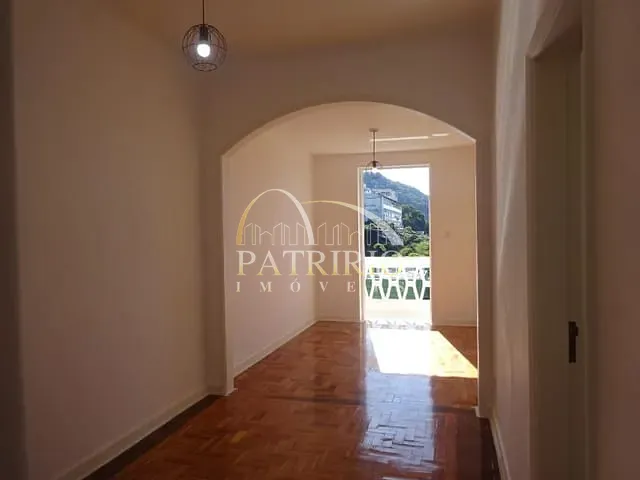 Apartamento 3 quartos e 2 banheiros, para alugar, no bairro Humaitá em Rio de Janeiro