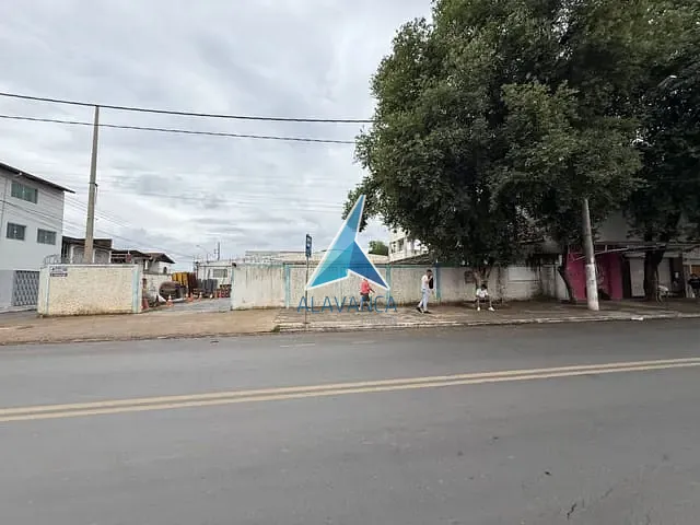 Galpão / Barracão com 1588m², para alugar, no bairro Santa Rita em Governador Valadares