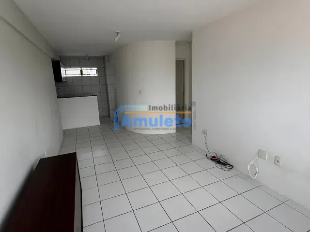Apartamento 2 quartos e 2 banheiros, para alugar, no bairro Torre em Recife