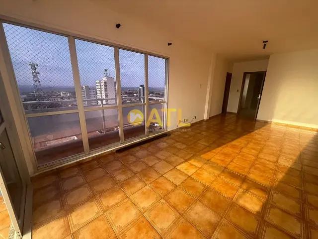 Apartamento 3 quartos e 3 banheiros, para alugar, no bairro Centro em Ourinhos