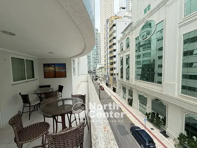 Apartamento 2 quartos e 3 banheiros, para alugar, no bairro Pioneiros em Balneário Camboriú