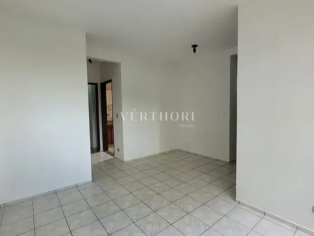 Apartamento com 76m² 3 quartos e 1 banheiro, à venda, no bairro Parque Residencial Alcântara em Londrina