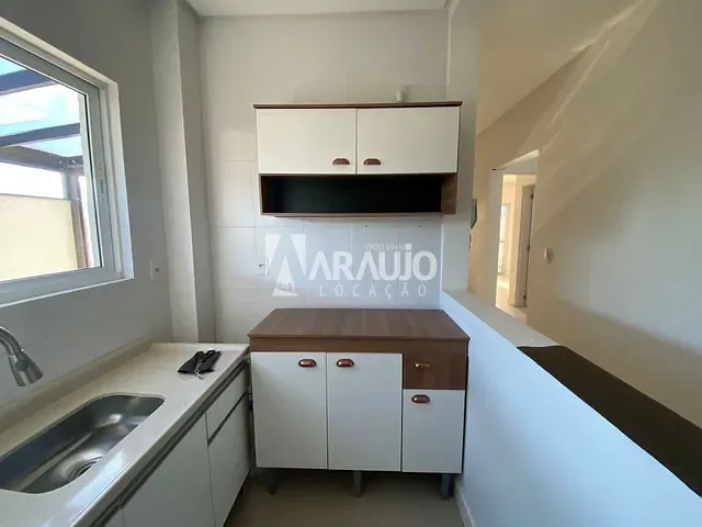 Apartamento 3 quartos e 2 banheiros, para alugar, no bairro São João em Itajaí