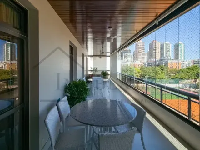Apartamento com 240m² 4 quartos e 3 banheiros, à venda, no bairro Barra da Tijuca em Rio de Janeiro