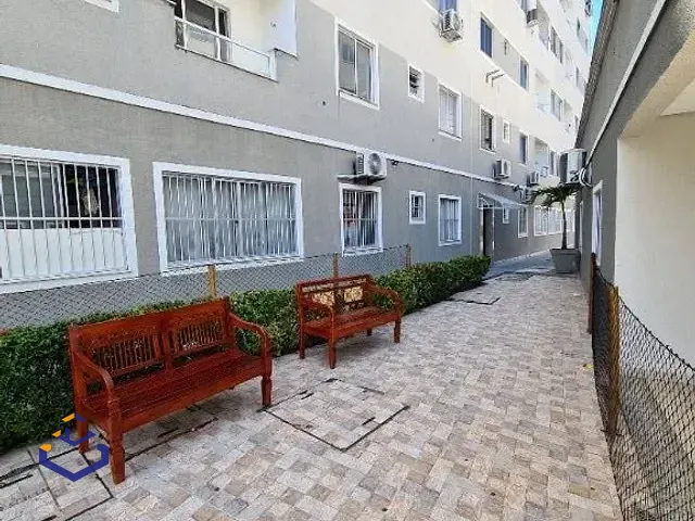 Apartamento 2 quartos e 2 banheiros, à venda, no bairro Jardim das Oliveiras em Fortaleza