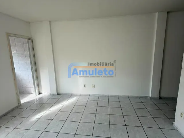 Apartamento 2 quartos e 1 banheiro, para alugar, no bairro Várzea em Recife