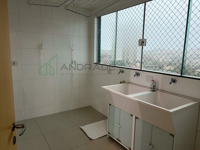 Apartamento com 200m² 3 quartos e 2 banheiros, à venda, no bairro Centro em Apucarana