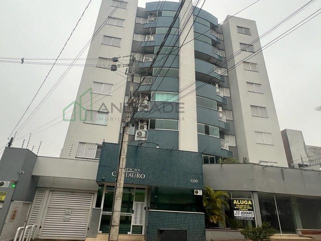 Apartamento com 200m² 3 quartos e 2 banheiros, à venda, no bairro Centro em Apucarana