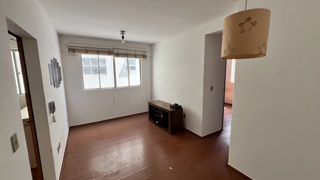 Apartamento com 80m² 2 quartos e 1 banheiro, à venda, no bairro Centro em Londrina