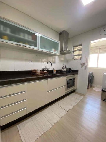 Foto do Apartamento - Apartamento totalmente mobiliado no centro! Suíte + 2 quartos | EdiMob Imobiliária