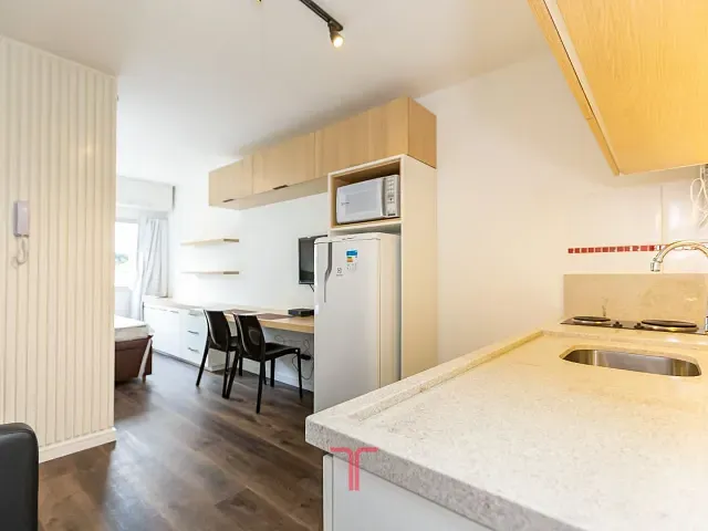 Apartamento com 33m² 1 quarto e 1 banheiro, para alugar, no bairro Centro Cívico em Curitiba