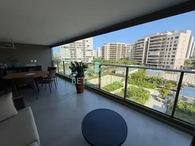 Apartamento com 190m² 4 quartos e 3 banheiros, à venda, no bairro Barra da Tijuca em Rio de Janeiro