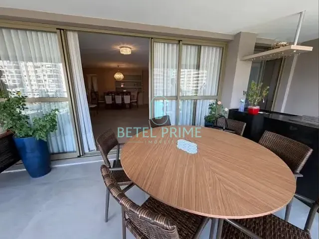 Apartamento com 190m² 4 quartos e 3 banheiros, à venda, no bairro Barra da Tijuca em Rio de Janeiro