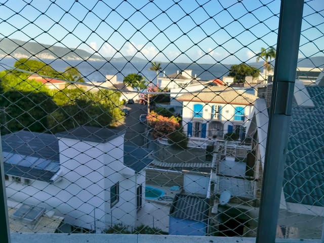 Apartamento 2 quartos e 1 banheiro, para alugar, no bairro Coqueiros em Florianópolis