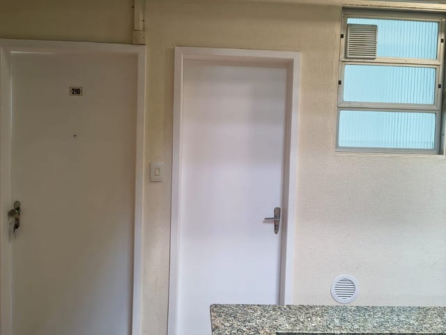 Apartamento 2 quartos e 1 banheiro, para alugar, no bairro Coqueiros em Florianópolis