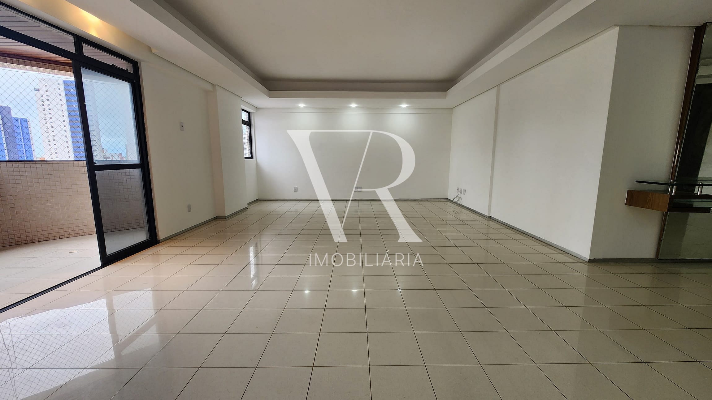 Apartamento à venda com 3 quartos, 167m² - Foto 2