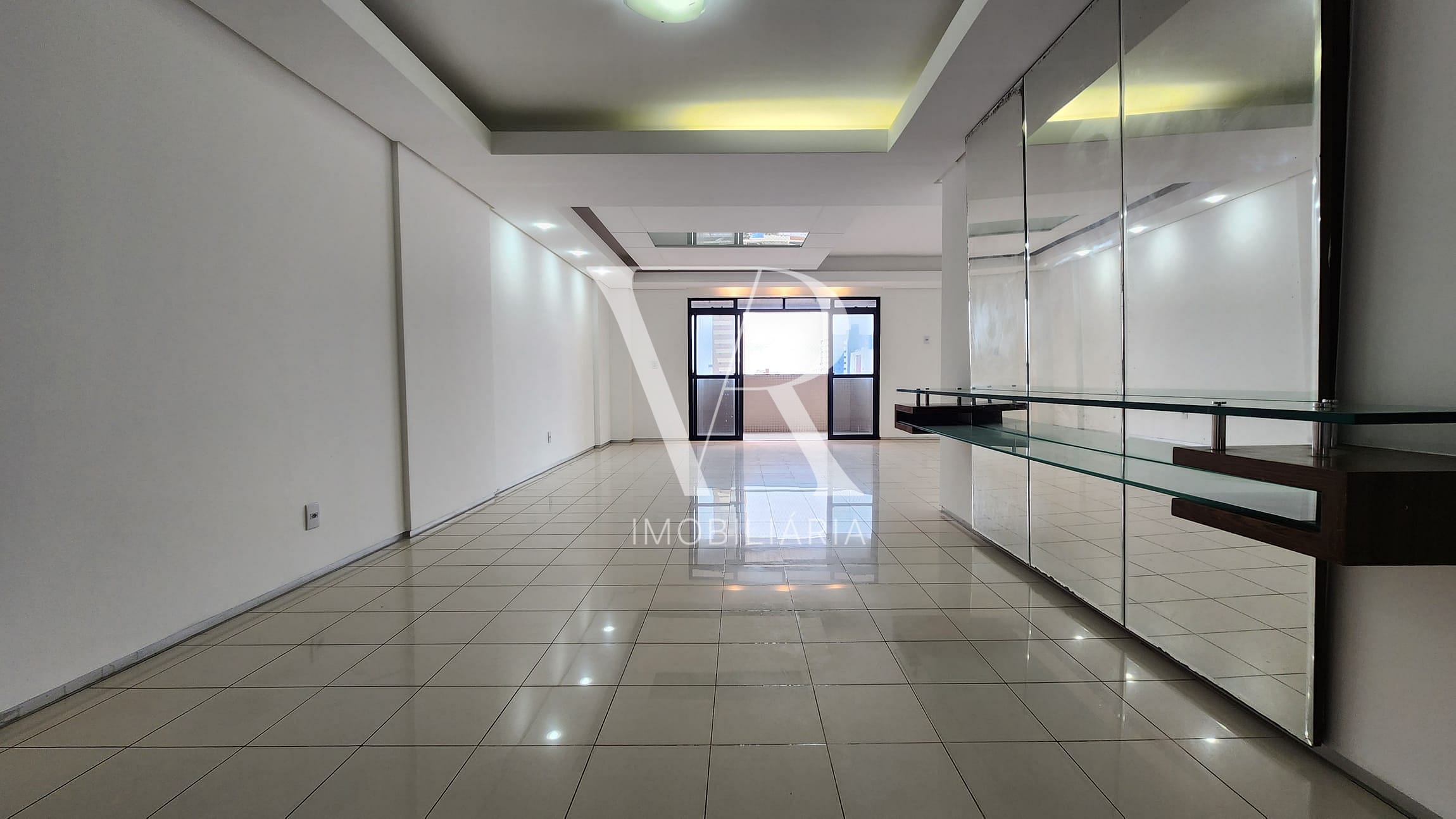 Apartamento à venda com 3 quartos, 167m² - Foto 3