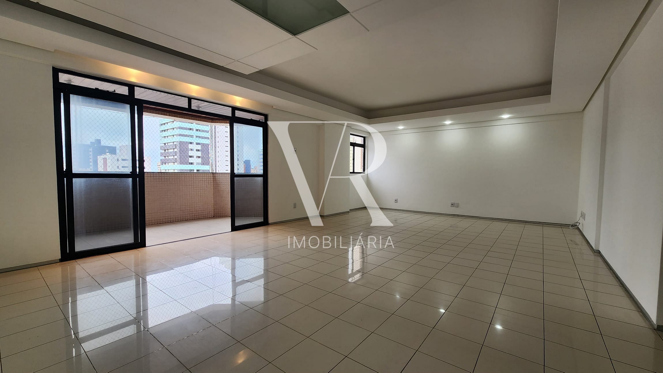 Apartamento à venda com 3 quartos, 167m² - Foto 4