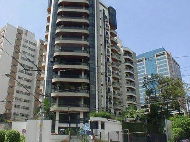 Apartamento 4 quartos e 2 banheiros, à venda, no bairro Moema em São Paulo