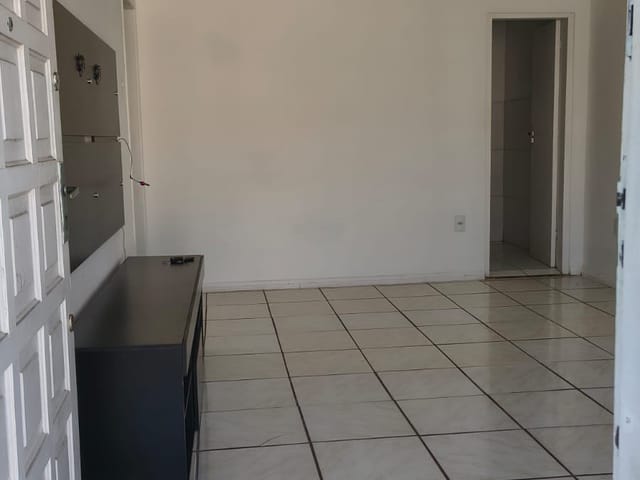 Apartamento 3 quartos e 1 banheiro, para alugar, no bairro Coqueiros em Florianópolis