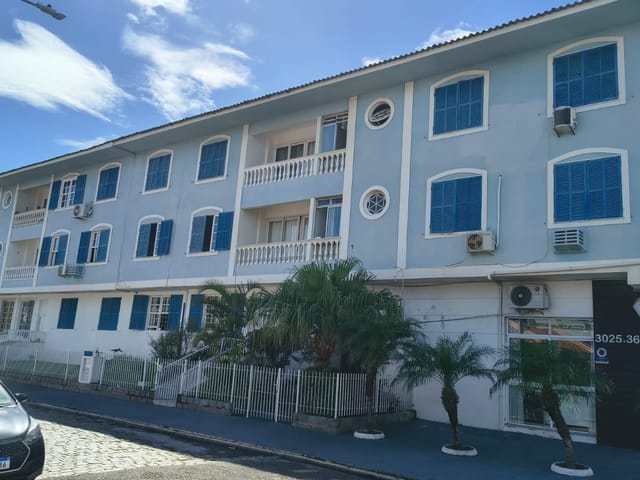 Apartamento 3 quartos e 1 banheiro, para alugar, no bairro Coqueiros em Florianópolis