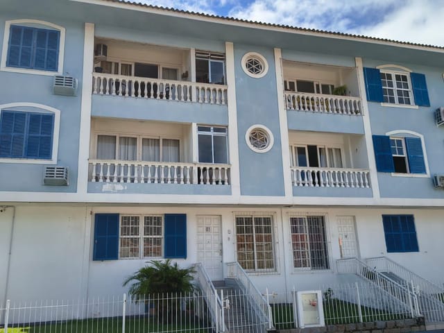 Apartamento 3 quartos e 1 banheiro, para alugar, no bairro Coqueiros em Florianópolis