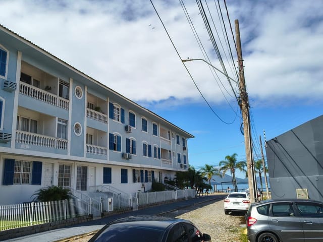 Apartamento 3 quartos e 1 banheiro, para alugar, no bairro Coqueiros em Florianópolis