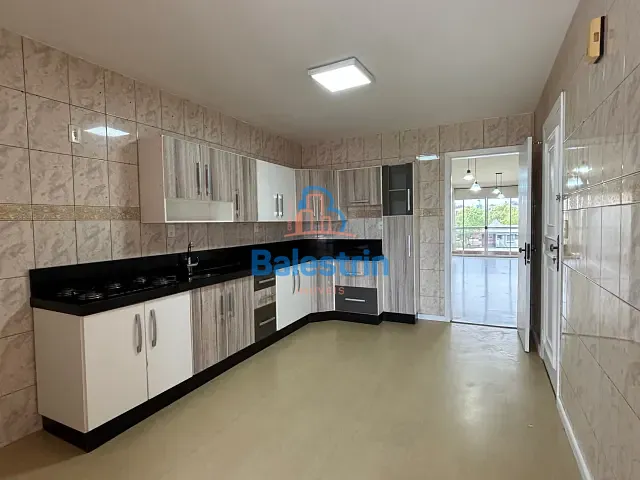 Apartamento 4 quartos e 3 banheiros, para alugar, no bairro Centro em Fraiburgo