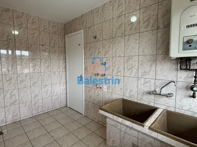 Apartamento 4 quartos e 3 banheiros, para alugar, no bairro Centro em Fraiburgo