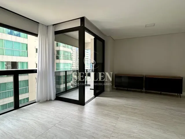 Apartamento 4 quartos e 5 banheiros, à venda, no bairro Pioneiros em Balneário Camboriú