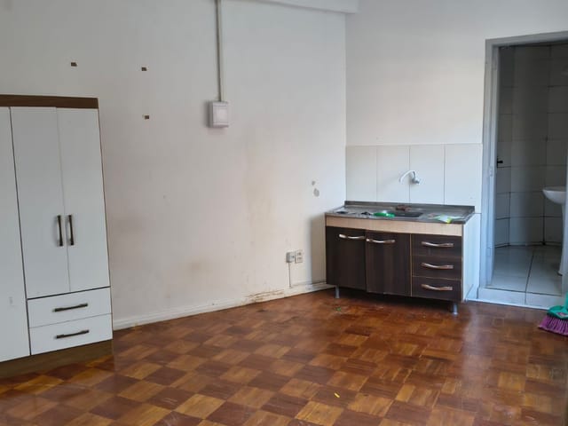 Apartamento 1 quarto e 1 banheiro, para alugar, no bairro Centro em Florianópolis