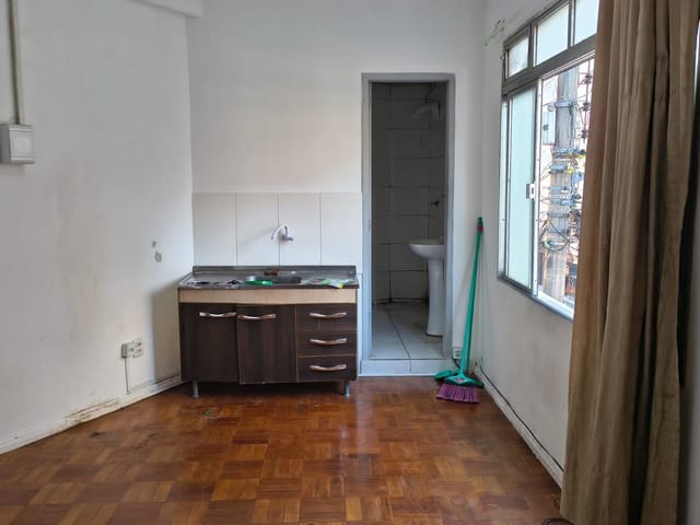 Apartamento 1 quarto e 1 banheiro, para alugar, no bairro Centro em Florianópolis