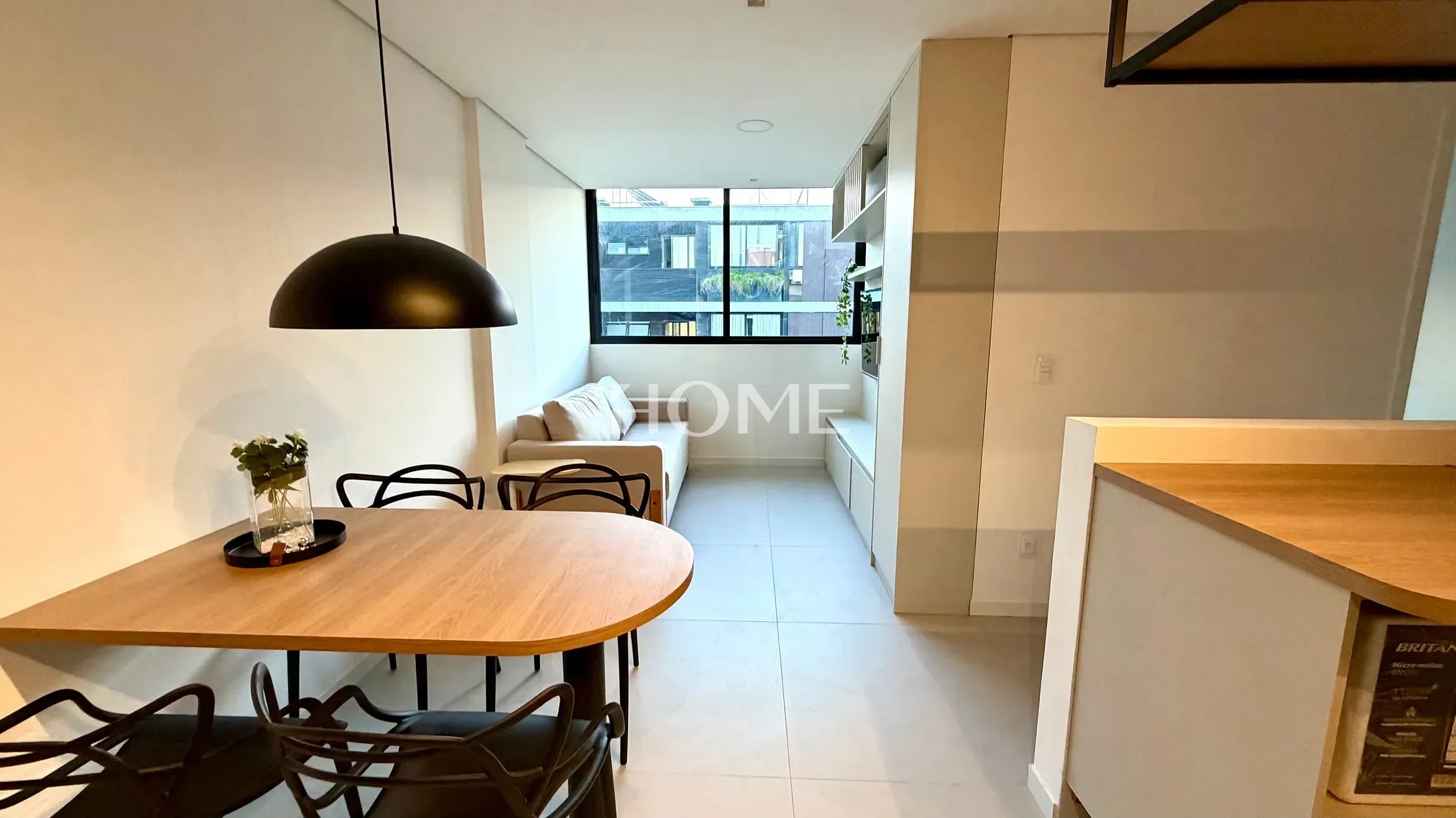 APARTAMENTO MOBILIADO DE PRIMEIRA LOCAÇÃO, COM 59M² E 2 QUARTOS (1 SUÍTE)