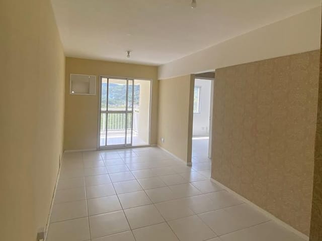 Apartamento 2 quartos e 1 banheiro, para alugar, no bairro Jacarepaguá em Rio de Janeiro