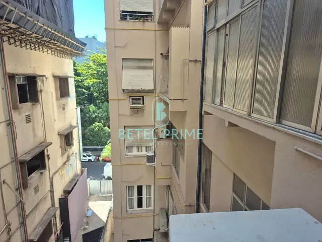 Apartamento com 70m² 2 quartos e 2 banheiros, à venda, no bairro Copacabana em Rio de Janeiro