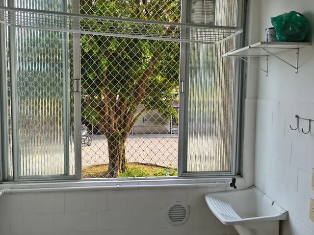 Apartamento 1 quarto e 1 banheiro, para alugar, no bairro Coqueiros em Florianópolis